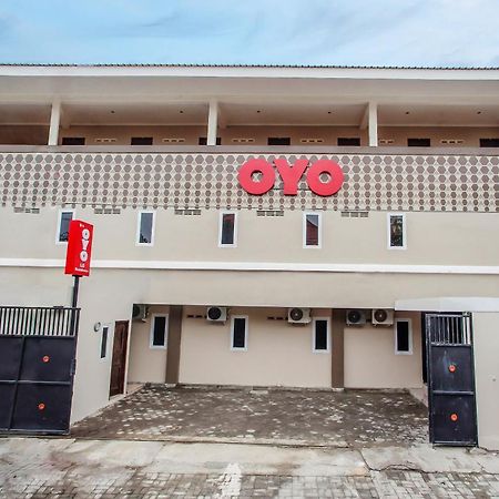 Super Oyo Capital O 134 Lg Residence Сурабая Екстер'єр фото